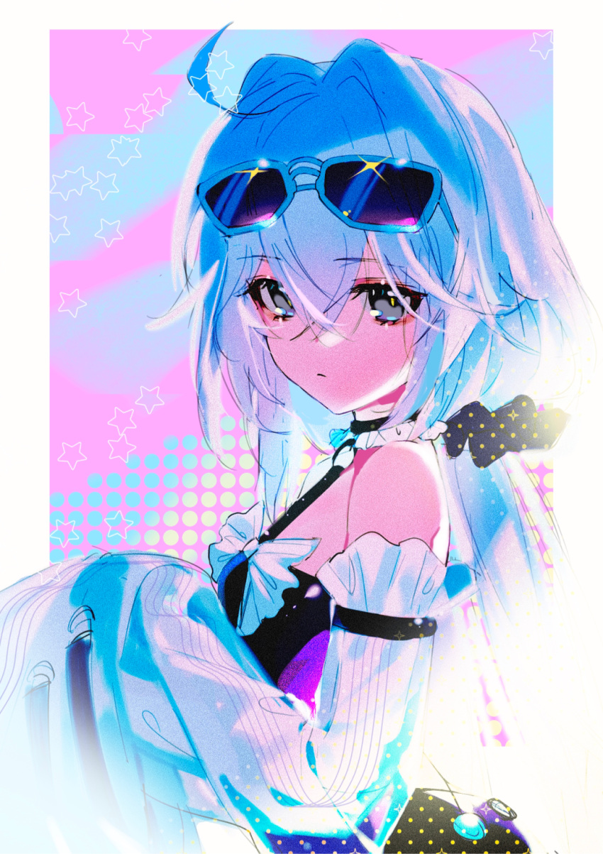 1girl ahoge bare_shoulders black_one-piece_swimsuit border bow breasts chest_bow chinese_commentary collar commentary crossed_bangs eyewear_on_head frilled_collar frills from_side grey_eyes hair_between_eyes hair_intakes hair_ornament hair_scrunchie halterneck highres long_hair looking_at_viewer looking_to_the_side low-tied_long_hair no.21:_xxi_(solar_frost)_(punishing:_gray_raven) no.21_(punishing:_gray_raven) official_alternate_costume one-piece_swimsuit outside_border punishing:_gray_raven scrunchie sleeves_past_fingers sleeves_past_wrists small_breasts solo star_(symbol) sunglasses swimsuit tinted_eyewear upper_body very_long_hair very_long_sleeves white_border white_bow white_hair white_sleeves youling_keke