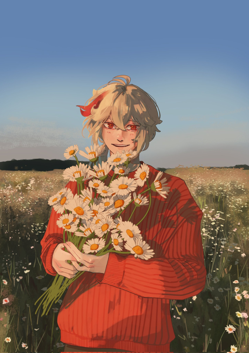 1boy ahoge blurry daisy depth_of_field flower genshin_impact highres holding holding_flower kaedehara_kazuha long_sleeves looking_at_viewer mentachips multicolored_hair ponytail red_eyes red_sweater redhead sky solo streaked_hair sweater teeth upper_teeth_only white_hair