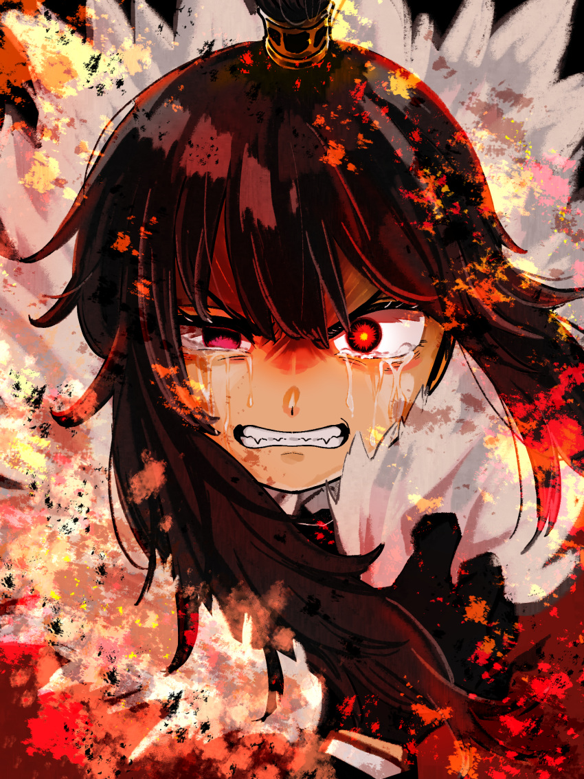 1girl angry black_gloves brown_hair cape clenched_teeth coat crying fur-trimmed_coat fur_trim furious gloves hand_up highres library_of_ruina long_hair project_moon red_cape red_eyes sensu_(mikanaboon) sidelocks solo teeth upper_body very_long_hair xiao_(project_moon)