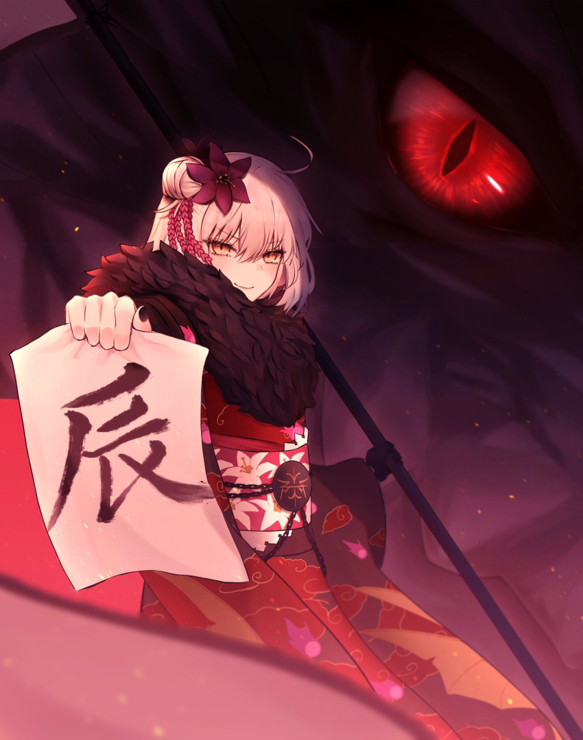 1girl ahoge alternate_costume black_flower black_gloves black_kimono closed_mouth commentary_request dragon fate/grand_order fate_(series) flower fur_collar fur_trim gloves hair_between_eyes hair_flower hair_ornament highres holding holding_paper holding_polearm holding_weapon japanese_clothes jeanne_d'arc_alter_(fate) kimono looking_at_viewer obi paper polearm print_kimono red_eyes red_kimono roro_982 sash short_hair single_glove slit_pupils smile two-tone_kimono weapon wide_sleeves yellow_eyes yukata