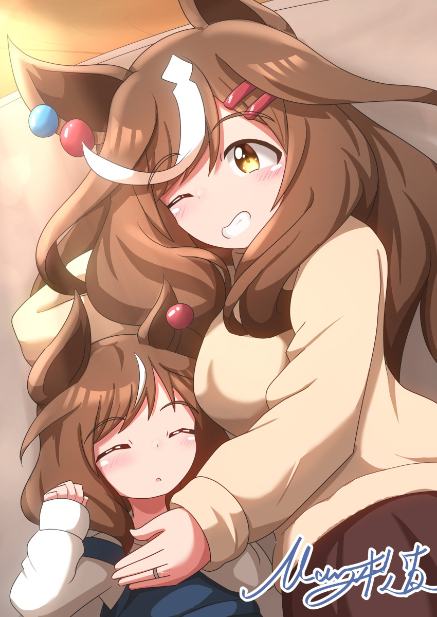 2girls absurdres alternate_costume animal_ears bed blush breasts brown_eyes brown_hair closed_eyes closed_mouth commentary_request grin hair_ornament hairclip highres horse_ears horse_girl horse_tail looking_at_viewer matikane_tannhauser_(umamusume) matty_(matsutomo) medium_breasts medium_hair mother_and_daughter multiple_girls one_eye_closed signature smile tail umamusume