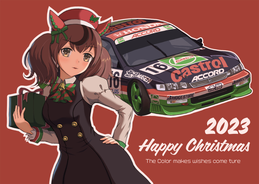 1girl 2023 bell black_dress bow bowtie breasts car christmas collared_shirt commentary dress dress_shirt ear_covers english_text gift grey_shirt hand_on_own_hip hat highres holding holding_gift holly leaning_to_the_side long_sleeves medium_breasts merry_christmas motor_vehicle neck_bell nice_nature_(umamusume) outline parted_lips pinafore_dress race_vehicle racecar red_background red_headwear santa_hat shirt simple_background sleeveless sleeveless_dress smile solo tomozo8674 umamusume white_outline wing_collar