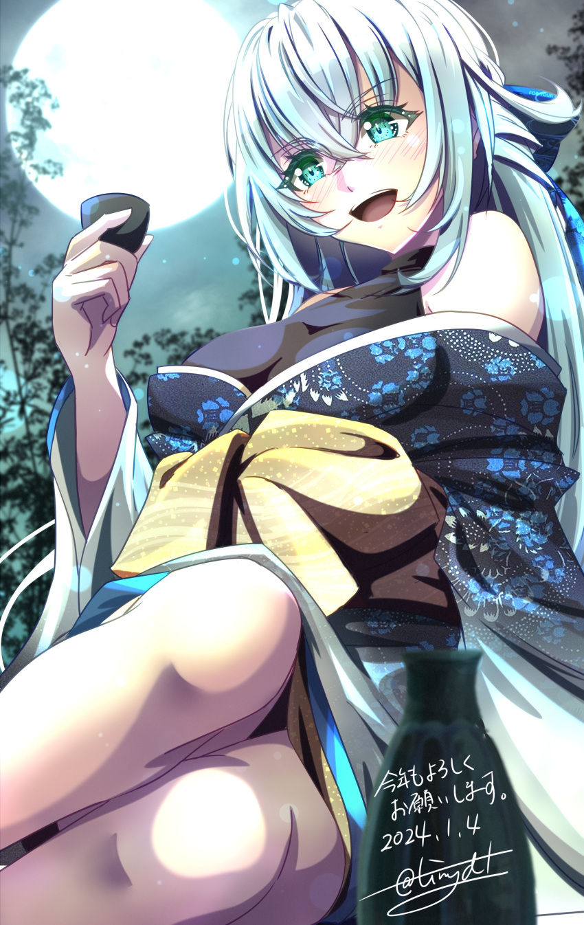 1girl absurdres alcohol bow breasts choko_(cup) cup dated double-parted_bangs eiyuu_densetsu full_moon green_eyes hair_between_eyes hair_bow happy_new_year highres holding holding_cup japanese_clothes kimono kuro_no_kiseki large_breasts long_hair moon night night_sky open_clothes open_kimono open_mouth outdoors shizuna_rem_misurugi signature sky smile solo tinybiard tokkuri translation_request twitter_username white_hair