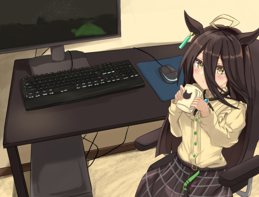 1girl ahoge animal_ears belt black_belt black_hair black_ribbon black_skirt blush chair closed_mouth coffee_mug commentary commentary_request computer cup earrings frilled_shirt frills hair_between_eyes holding holding_cup horse_ears horse_girl indoors jewelry keyboard_(computer) kudo_(user_dzch8572) long_hair looking_at_viewer manhattan_cafe_(umamusume) monitor mouse_(computer) mousepad_(object) mug multicolored_hair office_chair official_alternate_costume painting_(object) plaid plaid_skirt ribbon shirt single_earring sitting skirt smile solo streaked_hair swivel_chair umamusume very_long_hair white_hair yellow_eyes yellow_shirt