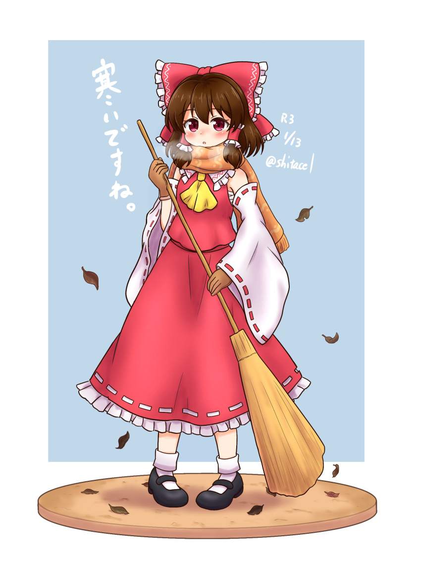 1girl ascot black_footwear blue_background blush bow broom brown_gloves brown_hair chest_sarashi commentary_request detached_sleeves falling_leaves frilled_bow frilled_hair_tubes frills gloves hair_bow hair_tubes hakurei_reimu highres holding holding_broom leaf mary_janes medium_hair open_mouth orange_scarf red_bow red_eyes red_skirt ribbon-trimmed_sleeves ribbon_trim sarashi scarf shitacemayo shoes skirt skirt_set socks solo touhou translation_request twitter_username yellow_ascot