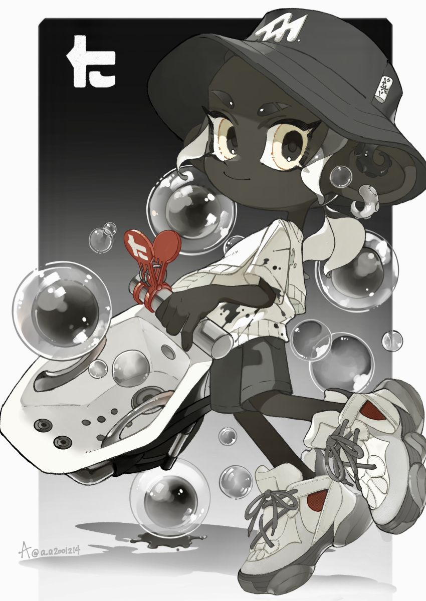 1boy a_a2001214 absurdres artist_name black_background black_headwear bloblobber_(splatoon) border bubble closed_mouth commentary_request dark-skinned_male dark_skin eyebrow_cut full_body gradient_background grey_background grey_shorts hat highres holding holding_weapon looking_at_viewer medium_hair octoling octoling_boy shirt shoes shorts smile solo splatoon_(series) splatoon_2 standing standing_on_one_leg tentacle_hair twitter_username two-tone_background very_dark_skin weapon white_border white_eyes white_footwear white_shirt