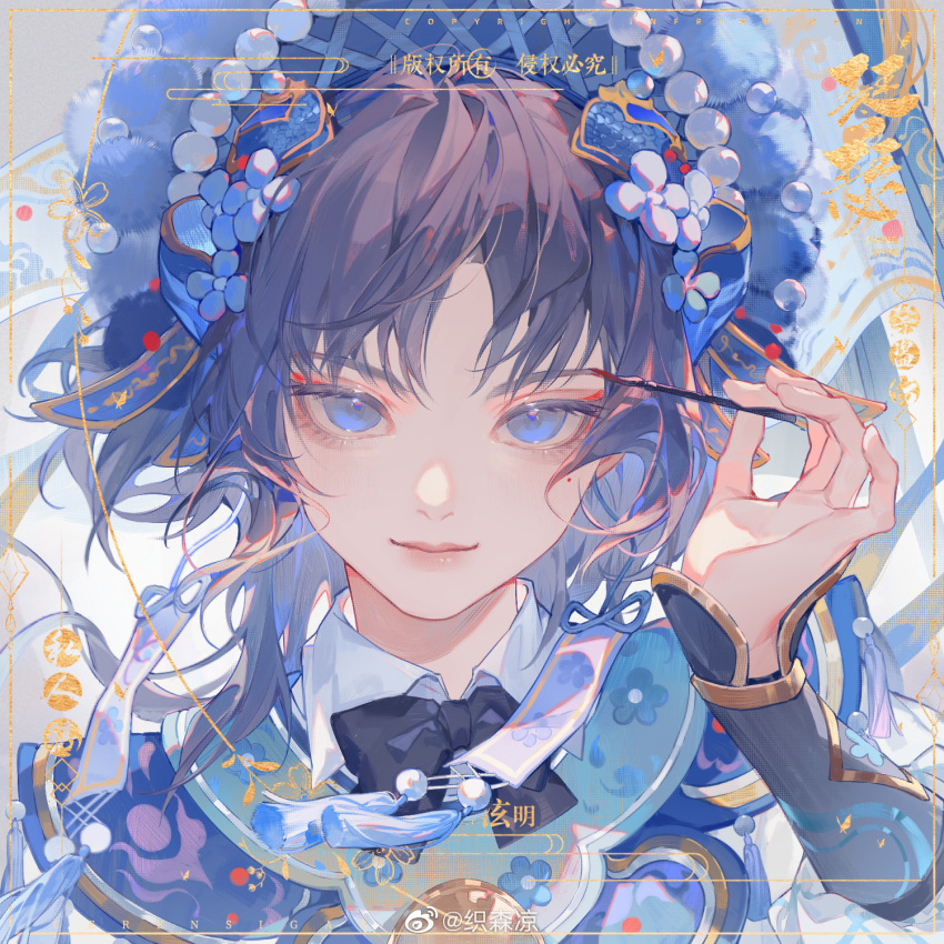 1girl applying_makeup beads black_bow black_bowtie blue_capelet blue_eyes blue_flower blue_headwear blue_ribbon bonnet bow bowtie bracer brown_hair capelet chinese_commentary chinese_text closed_mouth collared_shirt commentary_request commission dangle_earrings earrings eyelashes eyeshadow floral_print flower hair_flower hair_ornament hair_ribbon highres holding holding_brush jewelry lipstick long_hair long_sleeves looking_at_viewer makeup mole mole_under_eye ofuda_earrings original puffy_long_sleeves puffy_sleeves red_eyeshadow red_lips ribbon sample_watermark shirt smile solo tassel thick_eyebrows upper_body watermark weibo_logo weibo_username white_background white_flower white_shirt white_sleeves zhi_senliang