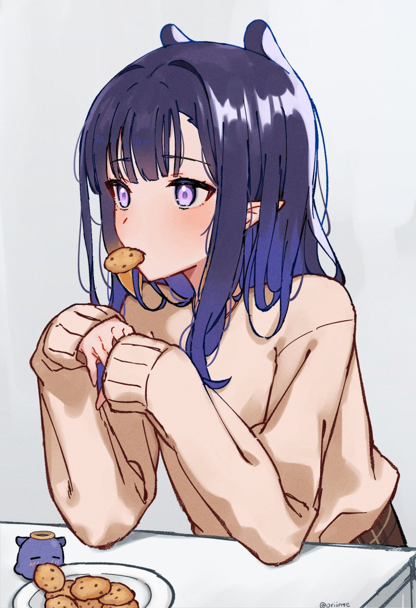 1girl alternate_costume blue_background blunt_bangs blush breasts brown_skirt brown_sweater commentary cookie eating elbow_rest food halo highres hololive hololive_english long_hair looking_at_viewer mouth_hold ninomae_ina'nis orinte own_hands_together plaid plaid_skirt plate pointy_ears purple_hair sidelocks simple_background skirt sleeves_past_wrists small_breasts sweater table takodachi_(ninomae_ina'nis) twitter_username upper_body violet_eyes virtual_youtuber