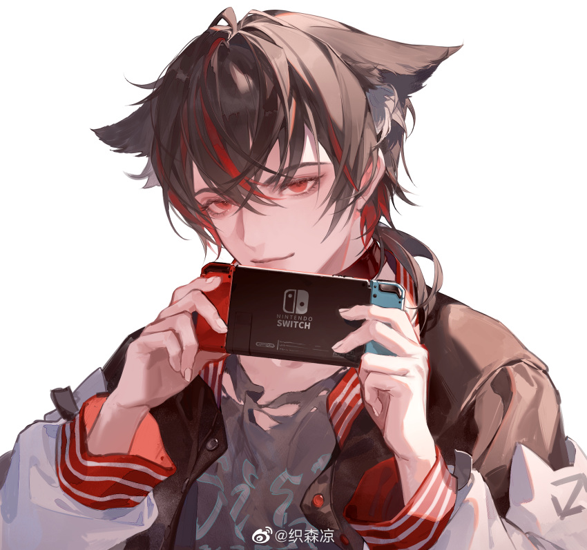 1boy animal_ears black_jacket black_shirt brown_hair buttons chinese_commentary closed_mouth commentary_request eyelashes hair_between_eyes highres holding_game_cartridge jacket jersey long_sleeves looking_at_viewer male_focus multicolored_hair nintendo_switch open_clothes open_jacket original pink_lips red_eyes redhead shirt short_hair simple_background smile solo streaked_hair thick_eyebrows torn_clothes torn_shirt upper_body watermark weibo_logo weibo_username white_background white_sleeves wolf_ears zhi_senliang