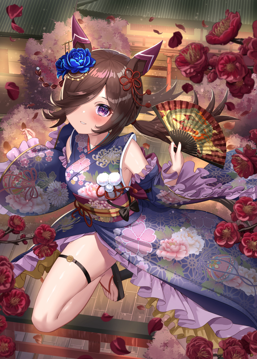 1girl absurdres animal_ears armpits bare_legs blush breasts detached_sleeves east_asian_architecture fang flower geta hair_flower hair_ornament hair_over_one_eye highres horse_ears horse_tail japanese_architecture japanese_clothes kimono long_hair looking_at_viewer low_twintails petals rice_shower_(umamusume) small_breasts solo tail thighs twintails umamusume wanderlucia
