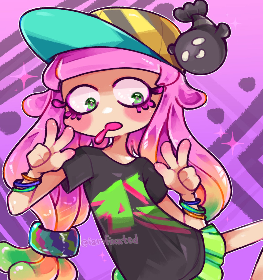 1girl artist_name baseball_cap black_shirt bracelet clownfish cowboy_shot double_v drooling fish gradient_hair green_eyes green_hair green_skirt harmony's_clownfish_(splatoon) harmony_(splatoon) hat highres iamfixated jewelry long_hair looking_down miniskirt multicolored_clothes multicolored_hair multicolored_headwear multiple_bracelets no_eyebrows no_nose open_mouth outline pink_hair pink_pupils purple_background sea_anemone shirt short_sleeves signature single_bare_leg skirt solo sparkle splatoon_(series) splatoon_3 striped striped_headwear tentacle_hair tropical_fish twitter_username two-tone_hair v white_outline