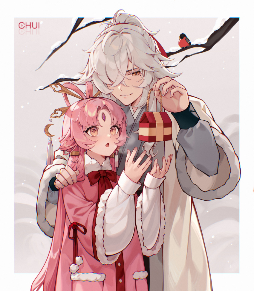 1boy 1girl absurdres blush bow-shaped_hair box chui_art couple forehead_jewel fu_xuan_(honkai:_star_rail) fur-trimmed_sleeves fur_trim gift gift_box hair_ornament hair_over_one_eye height_difference hetero high_ponytail highres holding holding_gift honkai:_star_rail honkai_(series) jing_yuan long_hair low_twintails mole mole_under_eye parted_bangs pink_hair ponytail smile twintails very_long_hair white_hair winter winter_clothes yellow_eyes