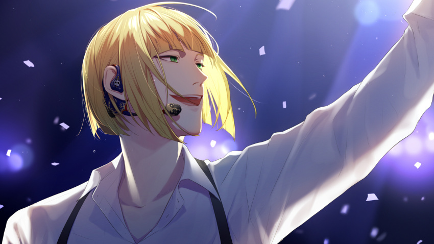 13_(bbr584607091) 1boy alternate_costume arm_up backlighting blonde_hair bob_cut collared_shirt commentary confetti gradient_background green_eyes highres long_sleeves looking_to_the_side male_focus microphone music open_mouth purple_background rook_hunt shirt singing solo symbol-only_commentary twisted_wonderland upper_body white_shirt