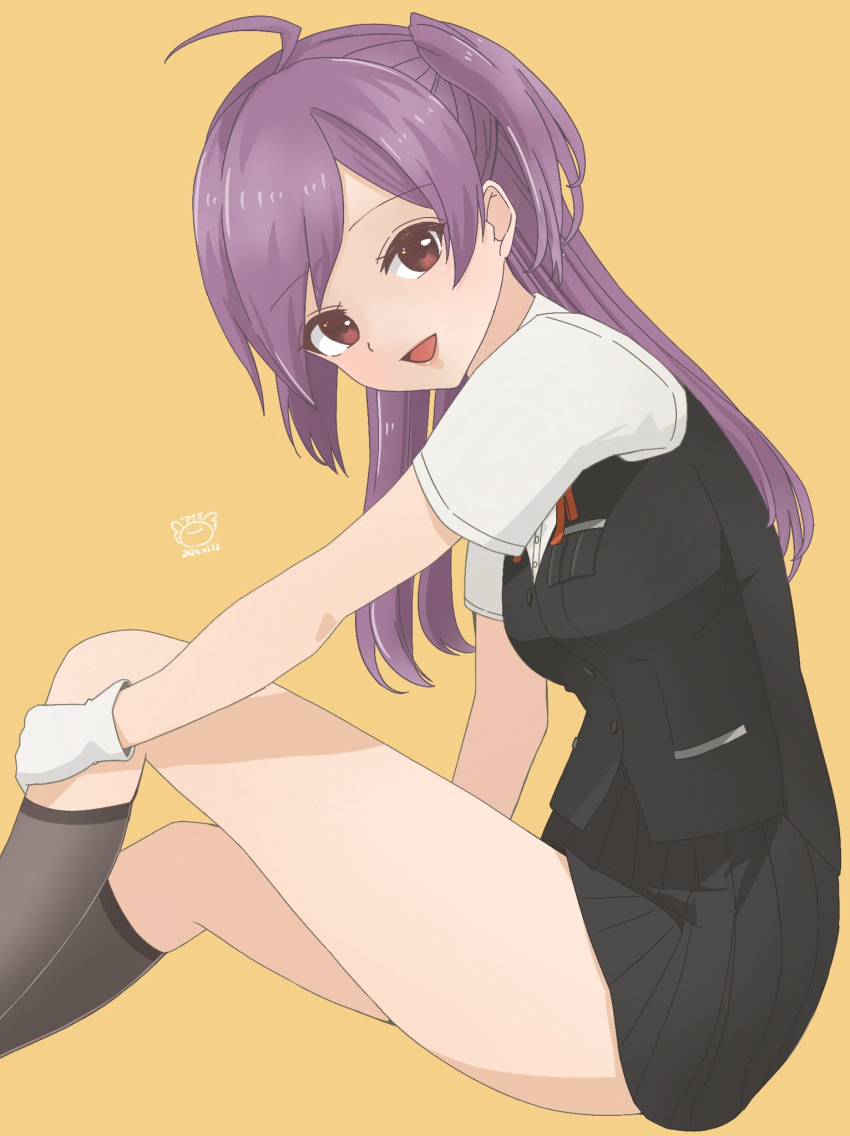 1girl ahoge aio black_skirt black_vest brown_eyes collared_shirt dress_shirt gloves grey_socks hagikaze_(kancolle) highres kantai_collection long_hair looking_at_viewer neck_ribbon one-hour_drawing_challenge one_side_up open_mouth orange_background pleated_skirt purple_hair red_ribbon ribbon school_uniform shirt simple_background skirt smile socks solo vest white_gloves white_shirt