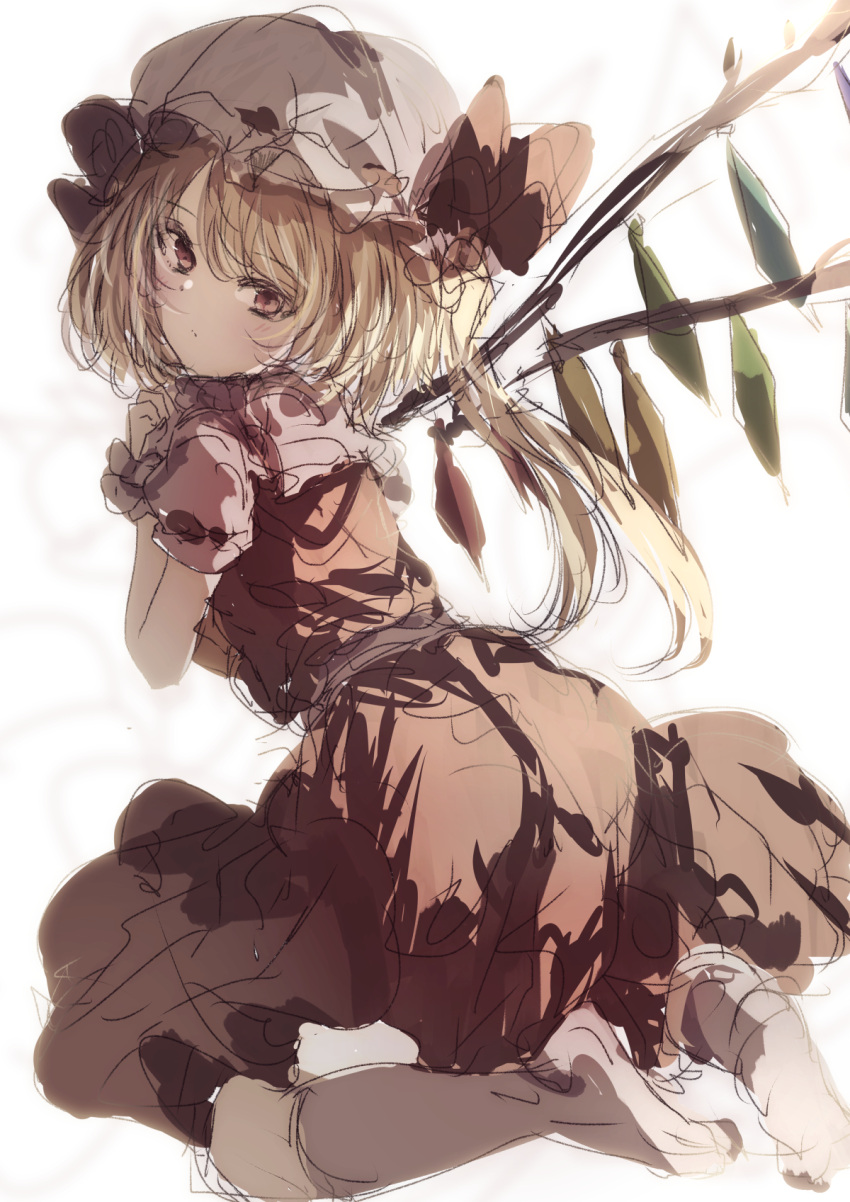 1girl blonde_hair crystal dress embodiment_of_scarlet_devil flandre_scarlet from_behind full_body hat highres looking_at_viewer medium_hair natsume_suzuri red_dress red_eyes side_ponytail sitting socks solo touhou