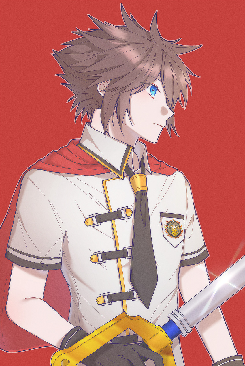 1boy absurdres black_necktie blue_eyes brown_hair cape closed_mouth collared_shirt dress_uniform gongju_s2 highres holding holding_weapon keyblade kingdom_hearts kingdom_key looking_to_the_side military_uniform necktie red_background red_cape shirt short_sleeves simple_background solo sora_(kingdom_hearts) spiky_hair uniform weapon white_shirt