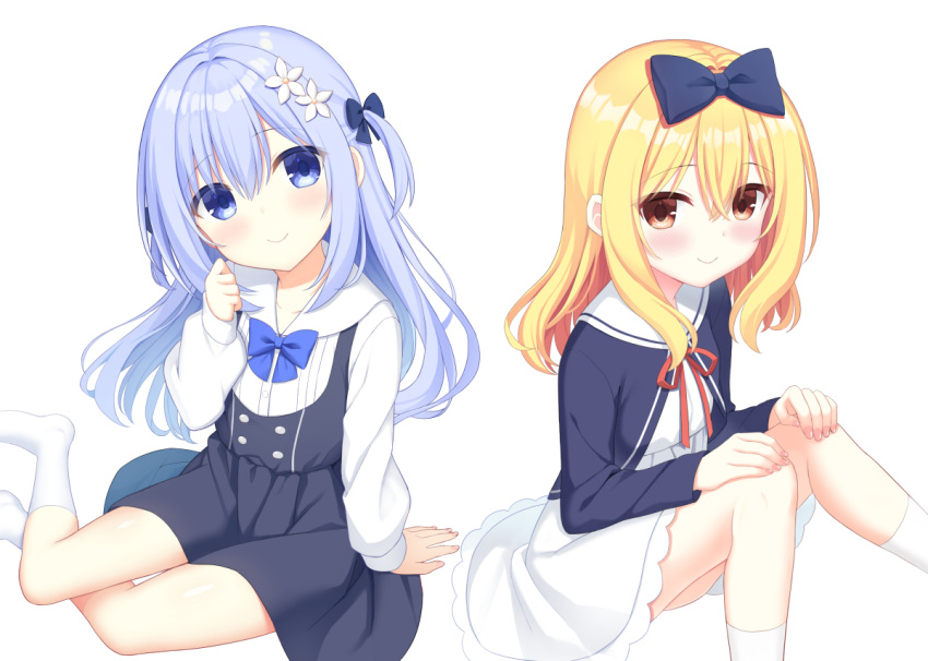 2girls aria_(utsumire) arm_at_side black_bow black_dress blonde_hair blue_bow blue_eyes blue_hair blush bow closed_mouth commentary crossed_bangs dress eyes_visible_through_hair feet_out_of_frame fingernails flower frilled_dress frills hair_between_eyes hair_bow hair_flower hair_ornament hand_up hands_on_own_knees head_tilt kneehighs knees_together_feet_apart long_hair long_sleeves looking_at_viewer multiple_girls neck_ribbon no_shoes original red_eyes red_ribbon ribbon sailor_collar shirt simple_background sitting sleeveless sleeveless_dress smile socks utsunomiya_tsumire white_background white_dress white_flower white_sailor_collar white_shirt white_socks yokozuwari yuki_(utsumire)