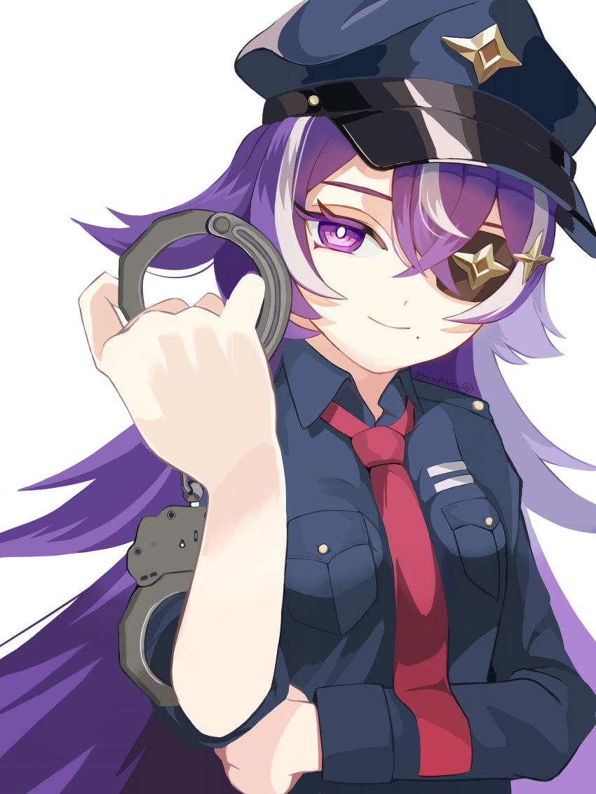 1girl absurdres alternate_costume blue_headwear blue_jacket cabbie_hat chevreuse_(genshin_impact) commentary_request cuffs eyepatch genshin_impact hair_between_eyes handcuffs hat highres holding holding_handcuffs jacket long_hair long_sleeves looking_at_viewer mole mole_under_mouth multicolored_hair necktie purple_hair red_necktie smile solo streaked_hair upper_body very_long_hair violet_eyes wafuu_tsunamayo white_hair