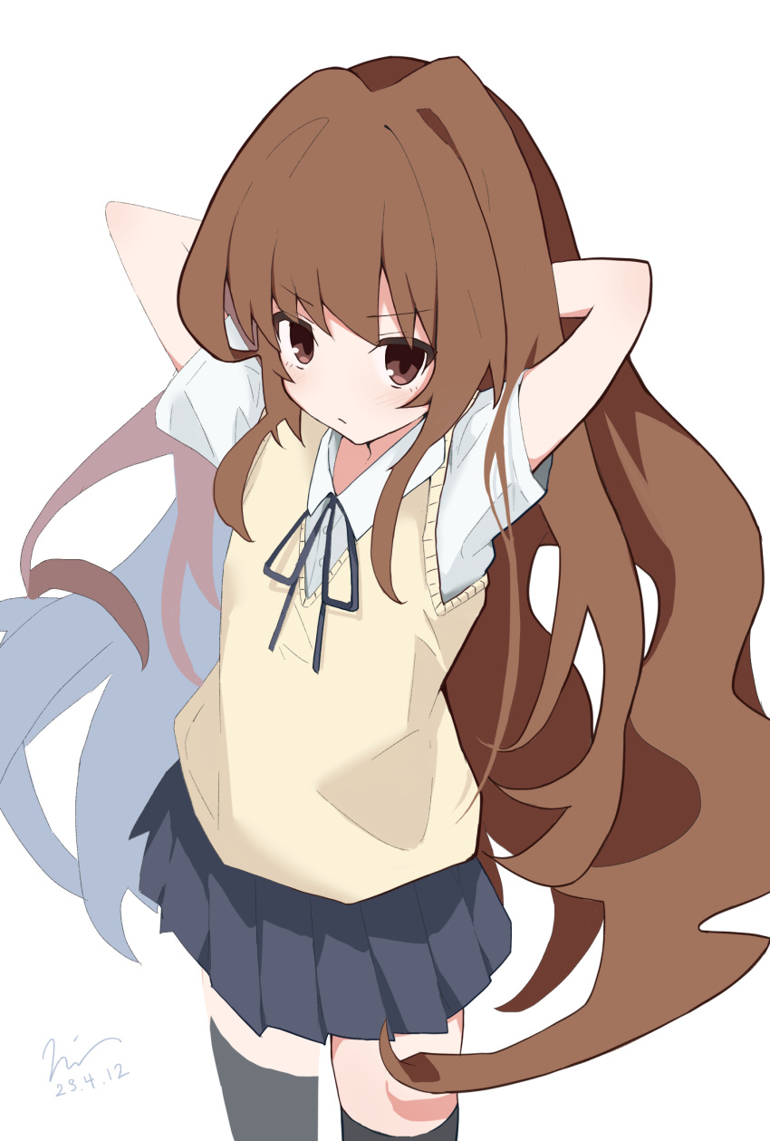 1girl aisaka_taiga arms_behind_head arms_up black_ribbon black_skirt black_thighhighs brown_eyes brown_hair closed_mouth collared_shirt commentary cowboy_shot dated highres ko_su_kaa long_hair looking_at_viewer neck_ribbon pleated_skirt ribbon school_uniform shirt short_sleeves signature simple_background skirt solo standing sweater_vest thigh-highs toradora! very_long_hair white_background white_shirt yellow_sweater_vest