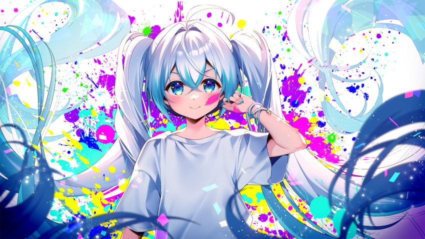 1girl absurdly_long_hair ahoge alternate_costume aqua_background blue_eyes blue_hair blue_nails blush bracelet commentary_request dot_nose hand_up hatsune_miku highres jewelry kurisu_sai light_blue_hair long_hair looking_at_viewer multicolored_background nail_polish paint_splatter paint_splatter_on_face pink_background purple_background shirt smile solo t-shirt twintails upper_body very_long_hair vocaloid white_background white_shirt yellow_background