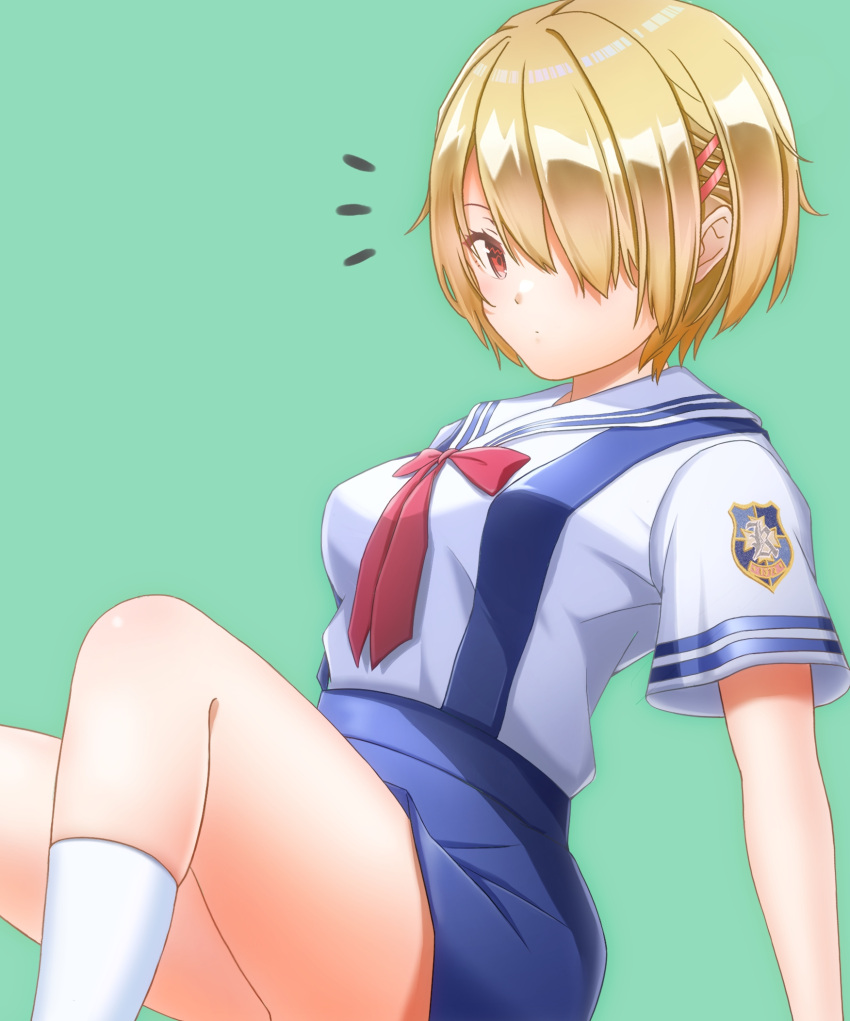 1girl alternate_costume asaba_touka blonde_hair blue_skirt clannad closed_mouth commentary_request company_connection feet_out_of_frame green_background hair_ornament hair_over_one_eye hairclip heaven_burns_red high-waist_skirt highres hikarizaka_private_high_school_uniform kayamori_ruka key_(company) kneehighs looking_at_viewer musical_note notice_lines red_eyes red_ribbon ribbon school_uniform shirt short_hair short_sleeves simple_background sitting skindentation skirt socks solo summer_uniform suspender_skirt suspenders white_shirt white_socks