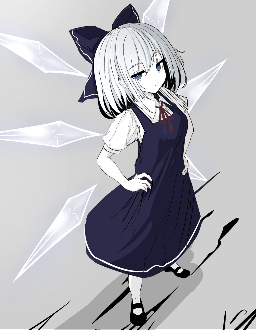 1girl absurdres black_footwear blue_bow blue_dress blue_eyes bow cirno collared_shirt dress dutch_angle full_body grey_background grey_hair hair_between_eyes hair_bow hands_on_own_hips hatomehonpo highres ice ice_wings looking_at_viewer mary_janes medium_hair neck_ribbon pinafore_dress red_ribbon ribbon shirt shoes short_sleeves sleeveless sleeveless_dress smile smug solo standing touhou translation_request white_shirt wings