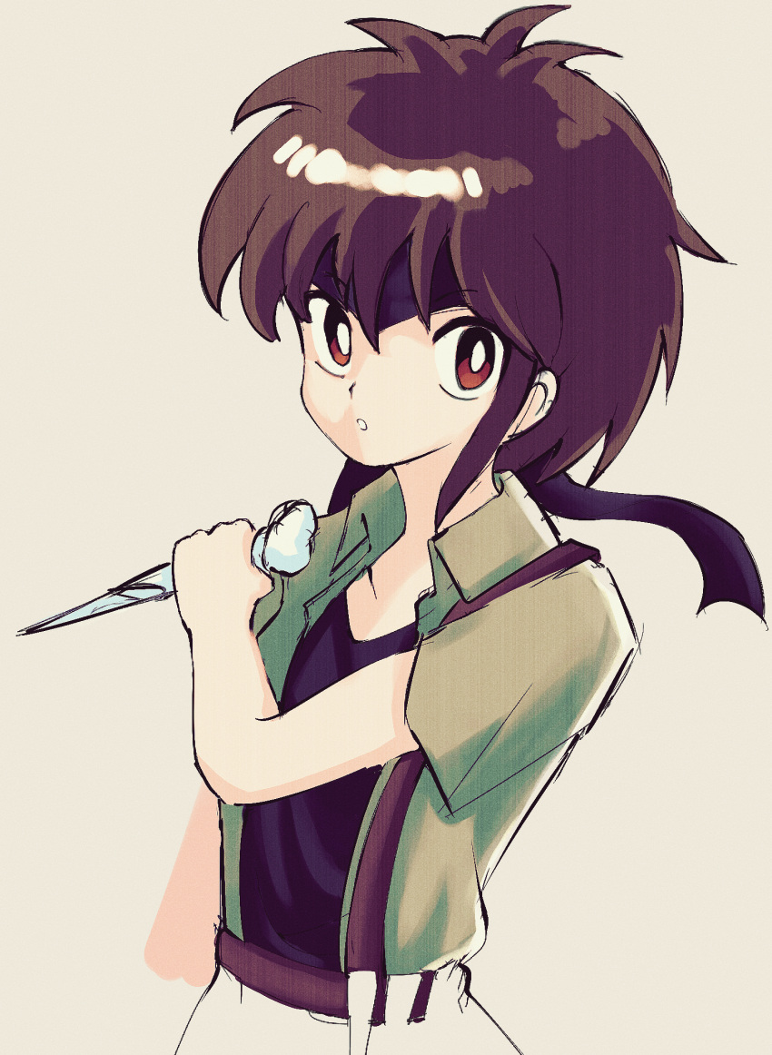 1other androgynous atoymk black_headband black_shirt bright_pupils brown_eyes brown_hair collared_shirt commentary dagger english_commentary green_shirt grey_background headband highres holding holding_dagger holding_knife holding_weapon knife kurohebi len'en medium_hair open_clothes open_shirt other_focus parted_lips shirt short_sleeves simple_background takahashi_rumiko_(style) upper_body v-neck weapon white_pupils