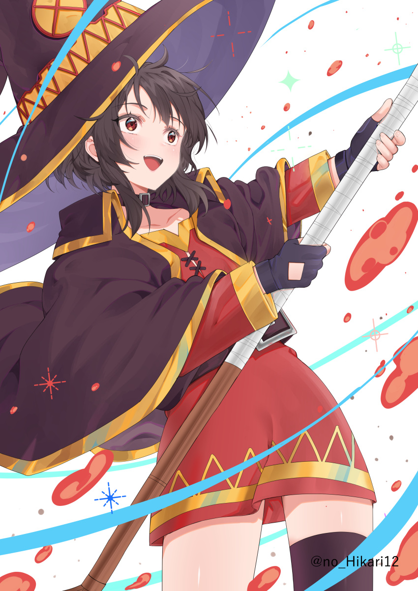1girl absurdres ai-nohikari artist_name belt black_cape black_thighhighs brown_hair cape capelet clip_studio_paint_(medium) commentary dress fingerless_gloves gloves hair_between_eyes hat highres holding holding_staff kono_subarashii_sekai_ni_shukufuku_wo! megumin open_mouth red_dress red_eyes short_hair short_hair_with_long_locks sidelocks signature simple_background single_thighhigh skirt smile solo staff standing thigh-highs white_background witch_hat