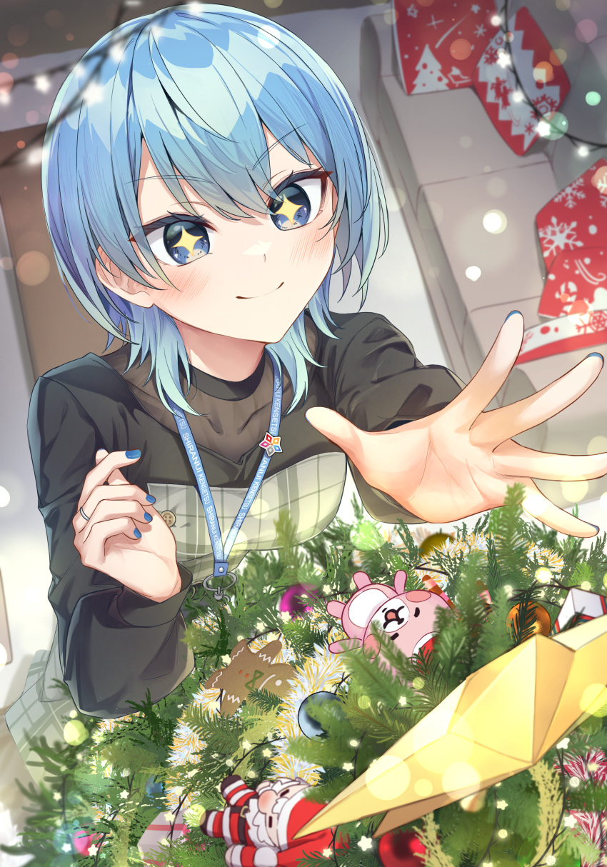 +_+ 1girl absurdres alternate_costume black_shirt blue_eyes blue_hair blue_nails blurry blush bokeh christmas christmas_lights christmas_tree closed_mouth commentary couch depth_of_field from_above hand_up highres hololive hoshimachi_suisei indoors lanyard long_sleeves nail_polish outstretched_arm shirt short_hair smile solo tang-du upper_body v-shaped_eyebrows virtual_youtuber