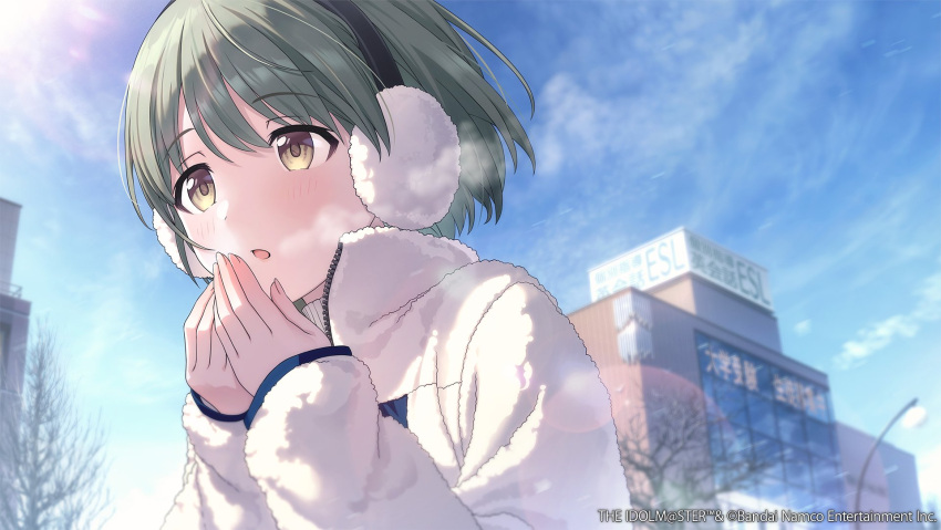 1girl blue_sky breath building commentary_request day earmuffs green_hair highres idolmaster idolmaster_shiny_colors idolmaster_shiny_colors_song_for_prism jacket long_sleeves nanakusa_nichika noctchill_(idolmaster) official_art open_mouth outdoors sky solo upper_body white_jacket winter yellow_eyes
