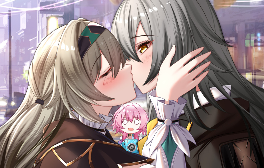 3girls blush camera chinese_commentary closed_eyes commentary_request firefly_(honkai:_star_rail) flan_(f_l_an) from_side grey_hair hairband highres honkai:_star_rail honkai_(series) kiss long_sleeves march_7th_(honkai:_star_rail) multiple_girls pink_hair stelle_(honkai:_star_rail) trailblazer_(honkai:_star_rail) yellow_eyes yuri