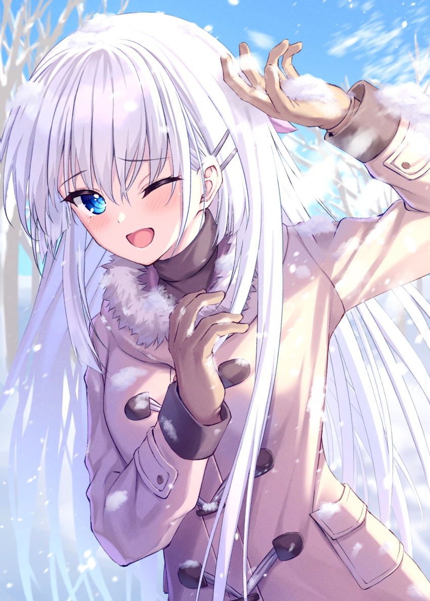 1girl ;d alternate_costume bare_tree blue_eyes blunt_ends blush brown_coat brown_gloves coat commentary cuckoo_ki day eyelashes fur-trimmed_coat fur_trim gloves hair_between_eyes hair_ornament hairclip hands_up happy highres long_hair looking_at_viewer naruse_shiroha one_eye_closed open_mouth outdoors sidelighting sidelocks smile snow_on_head snowing solo straight_hair summer_pockets tree tsurime upper_body very_long_hair white_hair winter winter_clothes