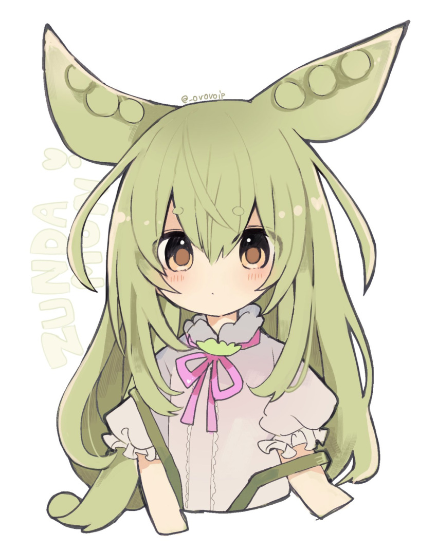 1girl alternate_hairstyle animal_ears artist_name character_name closed_mouth green_hair green_suspenders hair_between_eyes heart highres light_blush long_hair looking_at_viewer ovoip pink_ribbon puffy_short_sleeves puffy_sleeves ribbon shirt short_sleeves solo suspenders twitter_username voicevox white_background white_shirt yellow_eyes zundamon