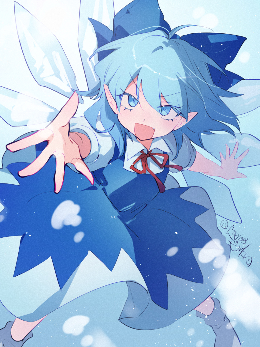 1girl blue_bow blue_dress blue_eyes blue_hair bow cirno collared_shirt detached_wings dress fairy fang hair_bow hanaon highres ice ice_wings looking_at_viewer open_mouth puffy_short_sleeves puffy_sleeves shirt short_hair short_sleeves signature smile socks solo touhou white_shirt white_socks wings