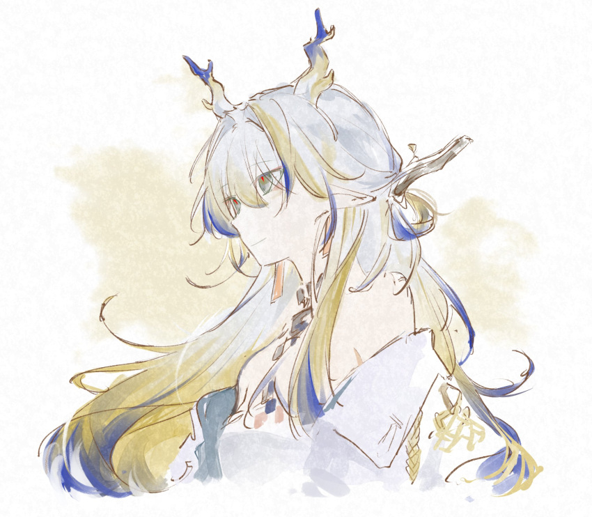 1girl arknights bare_shoulders blonde_hair blue_hair commentary dragon_girl dragon_horns dress earrings grey_eyes hair_ornament hairpin highres horns jewelry light_smile long_hair looking_to_the_side mucha_1232 multicolored_hair necklace off_shoulder pointy_ears portrait shu_(arknights) simple_background smile solo tassel tassel_earrings upper_body watercolor_effect white_background white_dress white_hair