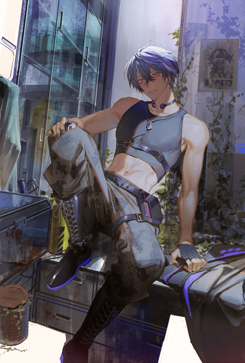 1boy absurdres aotsuki_slip bishounen black_gloves crop_top dog_tags fingerless_gloves full_body gloves highres indie_virtual_youtuber male_focus midriff mole mole_under_mouth outdoors purple_hair sitting solo toned toned_male violet_eyes virtual_youtuber zbntime