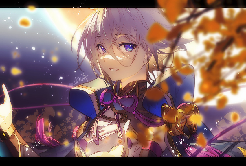 1boy bishounen blue_eyes blurry chinese_clothes depth_of_field fate/grand_order fate_(series) ginkgo_leaf grey_hair hair_between_eyes highres leaf long_bangs looking_at_viewer neck_ribbon prince_of_lan_ling_(fate) ribbon smile solo tassel tree uby401