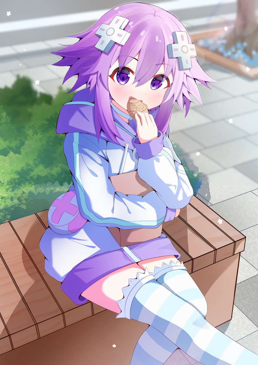 1girl absurdres animal bag bag_on_lap blue_thighhighs blush brown_bag ceta2127 choujigen_game_neptune d-pad d-pad_hair_ornament eating fang fish food grass hair_ornament highres holding holding_animal holding_fish hood hood_down hoodie leg_up long_sleeves looking_at_viewer neptune_(neptunia) neptune_(series) open_mouth outdoors purple_hair purple_hood short_hair sitting smile solo striped_clothes striped_thighhighs thigh-highs violet_eyes white_hoodie white_thighhighs