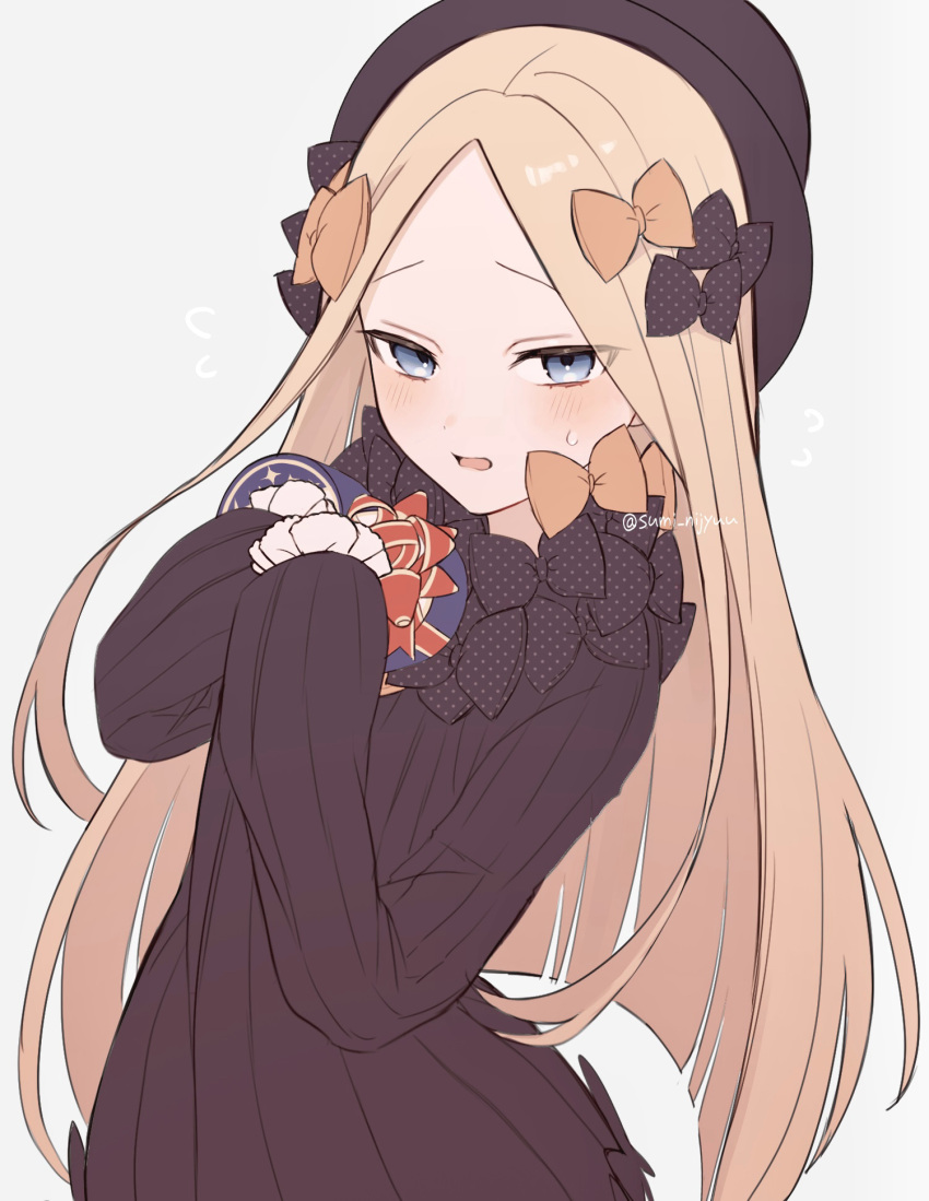 1girl abigail_williams_(fate) black_bow black_dress black_headwear blonde_hair blue_eyes blush bow box breasts dress fate/grand_order fate_(series) forehead hair_bow hat heart-shaped_box highres long_hair long_sleeves looking_at_viewer open_mouth orange_bow parted_bangs ribbed_dress sleeves_past_fingers sleeves_past_wrists small_breasts solo sumi_(gfgf_045)