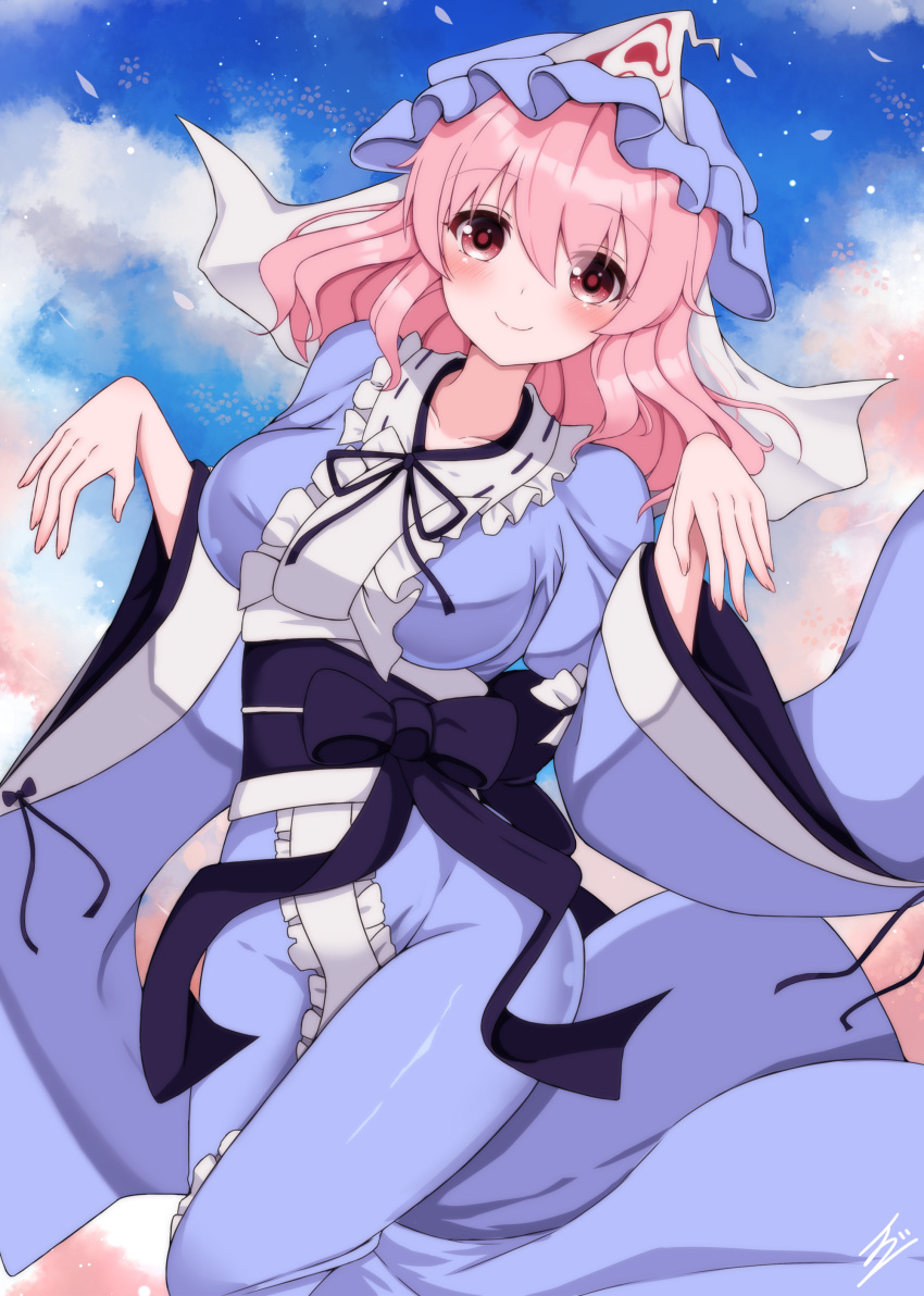 1girl absurdres blue_headwear blue_kimono blue_sky breasts closed_mouth clouds commentary hat highres ibuibuyou japanese_clothes kimono looking_at_viewer medium_hair mob_cap outdoors pink_eyes pink_hair saigyouji_yuyuko sky smile solo touhou triangular_headpiece