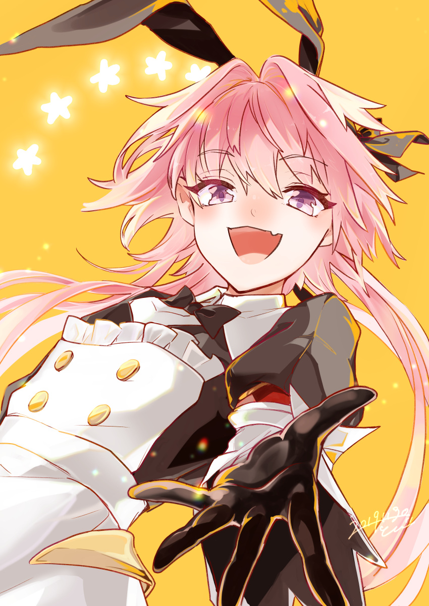 1boy absurdres animal_ears astolfo_(fate) astolfo_(saber)_(fate) astolfo_(saber)_(third_ascension)_(fate) black_bow black_bowtie black_gloves black_thighhighs bow bowtie dated fake_animal_ears fang fate/grand_order fate_(series) gloves hair_bow hair_intakes highres light_particles long_hair low_twintails male_focus multicolored_hair open_mouth otoko_no_ko outstretched_hand pink_hair rabbit_ears ru_to_bi signature simple_background skin_fang smile solo star_(symbol) streaked_hair thigh-highs twintails very_long_hair violet_eyes white_hair wing_collar yellow_background