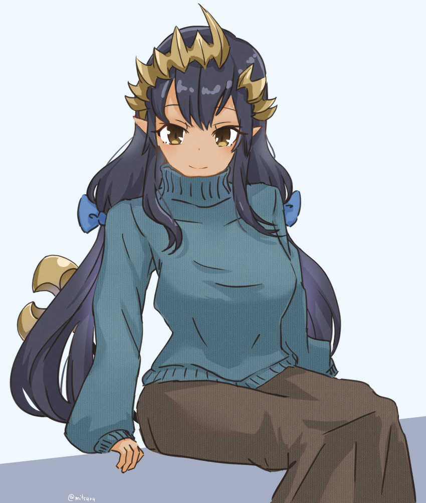 1girl black_hair blue_sweater blush breasts brown_eyes brown_skirt closed_mouth commentary_request feet_out_of_frame grey_background highres long_hair long_skirt looking_at_viewer medium_bangs medium_breasts mitsuru_aga nanashi_inc. pointy_ears shimamura_charlotte sitting skirt smile solo sweater tan turtleneck turtleneck_sweater very_long_hair virtual_youtuber