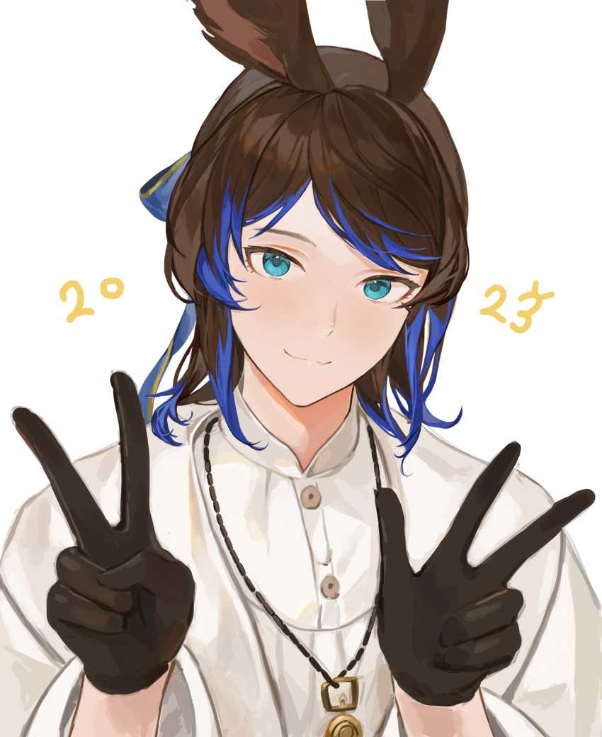 1boy 2023 :3 animal_ears blue_eyes blue_hair brown_gloves closed_mouth dated final_fantasy final_fantasy_xiv gloves hands_up highres jewelry looking_at_viewer lumeru_33 male_focus multicolored_hair necklace rabbit_ears shirt simple_background smile solo two-tone_hair upper_body v viera w warrior_of_light_(ff14) white_background white_shirt