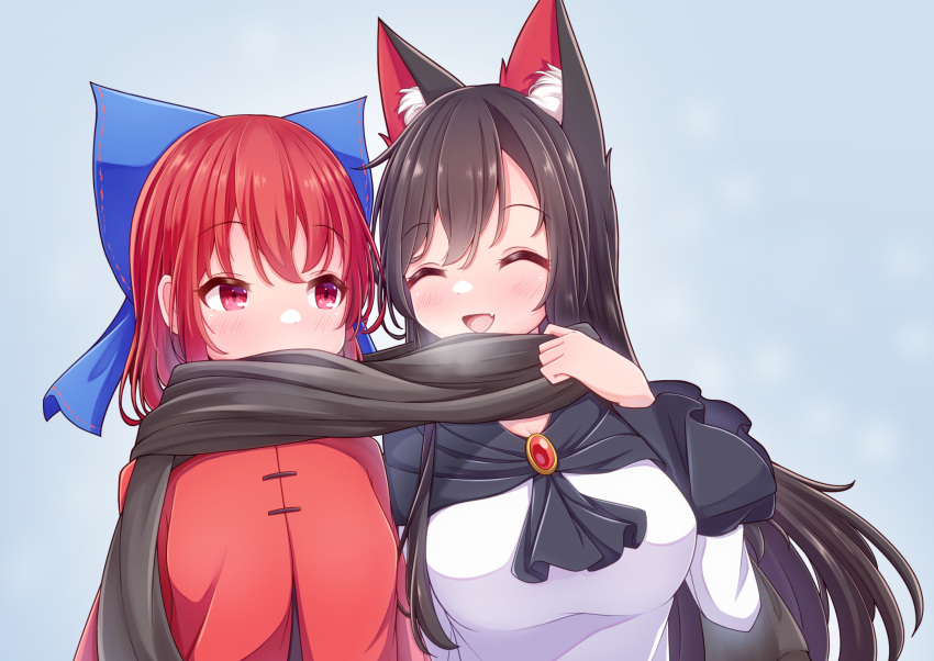 2girls animal_ear_fluff animal_ears black_hair black_scarf blue_bow blush bow breasts cloak closed_eyes commentary_request fang grass_root_youkai_network grey_background hair_bow hashi2387 highres imaizumi_kagerou long_hair multiple_girls open_mouth red_eyes scarf sekibanki shared_clothes shared_scarf skin_fang touhou upper_body wolf_ears wolf_girl