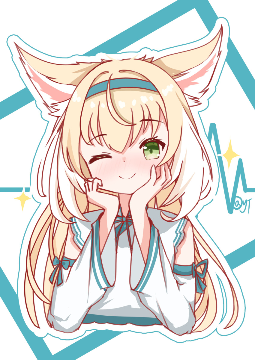1girl absurdres alternate_costume animal_ears arknights blonde_hair blue_hairband blush chinese_commentary closed_mouth commentary_request cropped_torso detached_sleeves fox_ears fox_girl green_eyes hairband hands_on_own_chin highres long_hair long_sleeves looking_at_viewer multicolored_hair one_eye_closed shirt smile solo suzuran_(arknights) two-tone_hair white_hair white_shirt yunduan_tianshang_de_long_yt