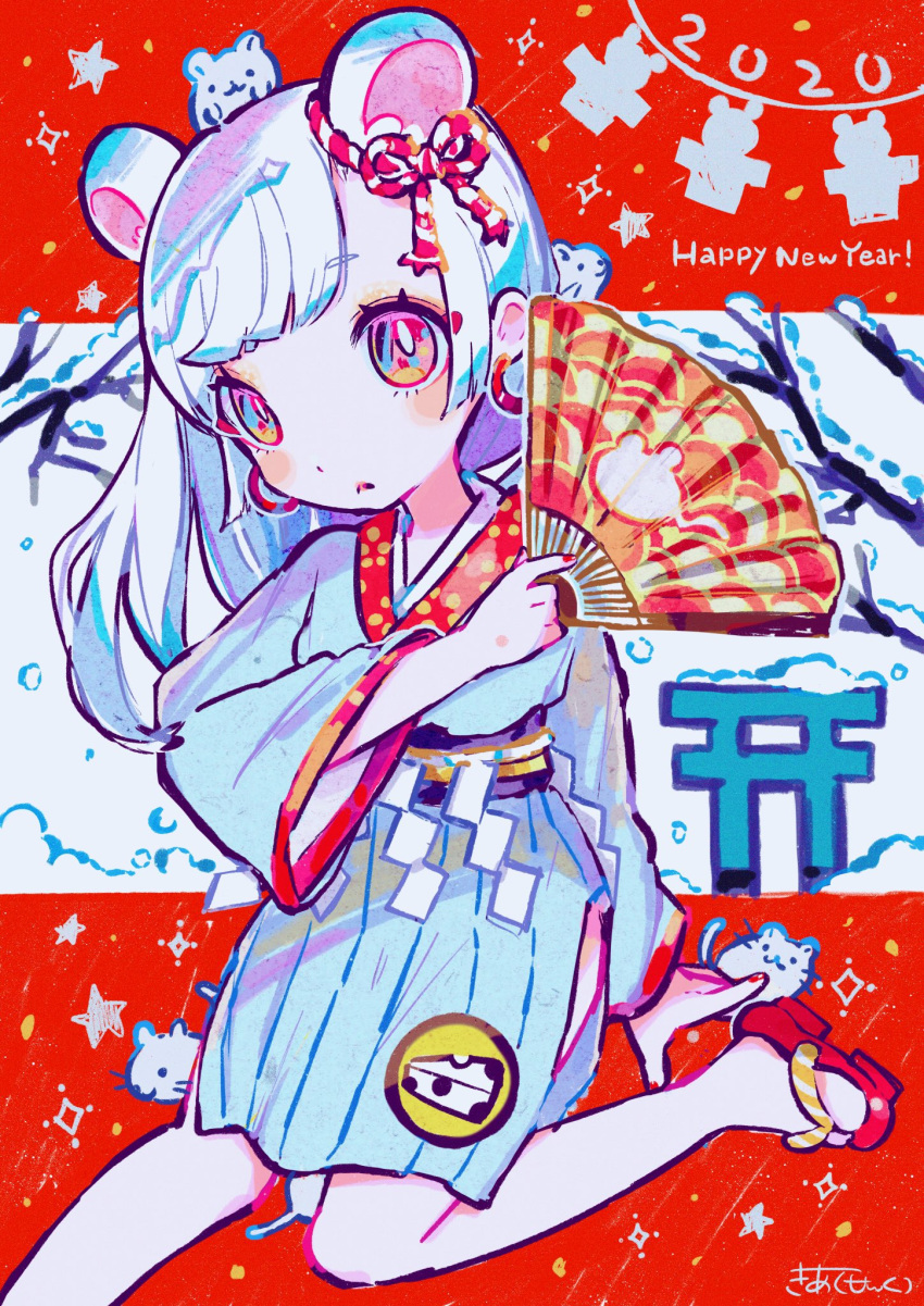 1girl animal_ears animal_on_head asymmetrical_bangs blue_eyes blue_kimono branch chinese_zodiac closed_mouth earrings folding_fan foot_out_of_frame hand_fan hand_up happy_new_year highres holding holding_fan japanese_clothes jewelry kiato kimono kouhaku_nawa long_hair long_sleeves looking_at_viewer mouse mouse_ears new_year on_head original paper_doll red_background rope shide shimenawa snow solo standing standing_on_one_leg star_(symbol) torii white_hair wide_sleeves year_of_the_rat