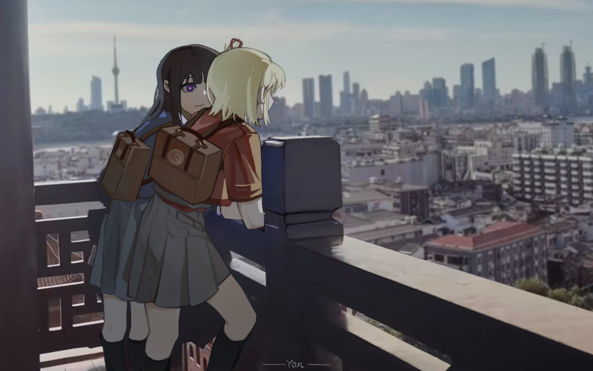 2girls absurdres against_railing architecture backpack bag black_hair blonde_hair blue_sky building chinese_commentary city closed_mouth commentary_request day east_asian_architecture grey_skirt hair_ribbon highres inoue_takina jacket long_hair looking_at_another lycoris_recoil medium_hair multiple_girls nishikigi_chisato outdoors photo_background pleated_skirt railing red_jacket red_ribbon ribbon skirt sky smile violet_eyes yanlingjinshilihuahua