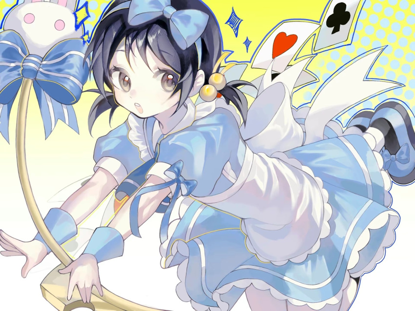 1girl :o ace_(playing_card) ace_of_clubs ace_of_hearts alternate_costume apron back_bow black_footwear black_hair blue_bow blue_dress blue_hairband blue_wrist_cuffs bow brown_eyes card club_(shape) dress frilled_dress frills gradient_background hair_bobbles hair_bow hair_ornament hairband halftone heart highres kaai_yuki looking_to_the_side open_mouth pantyhose playing_card short_hair short_twintails solo sparkle staff teeth twintails upper_teeth_only user_zxsv2572 vocaloid white_background white_bow white_pantyhose wrist_cuffs yellow_background