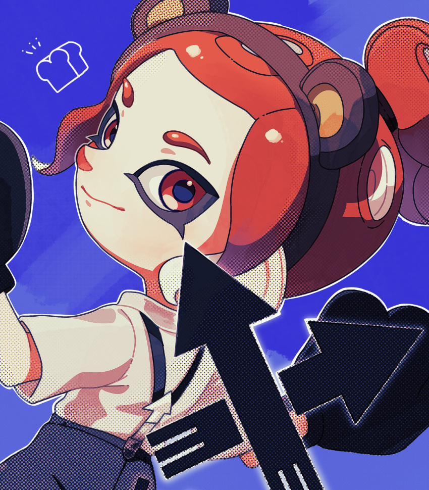 1girl absurdres arrow_(symbol) blue_background bread brown_hairband closed_mouth commentary eyelashes food hairband highres looking_back nupi_(nu_55) octoling_girl octoling_player_character red_eyes redhead shirt short_hair simple_background smile solo splatoon_(series) splatoon_3 symbol-only_commentary tentacle_hair thick_eyebrows white_shirt