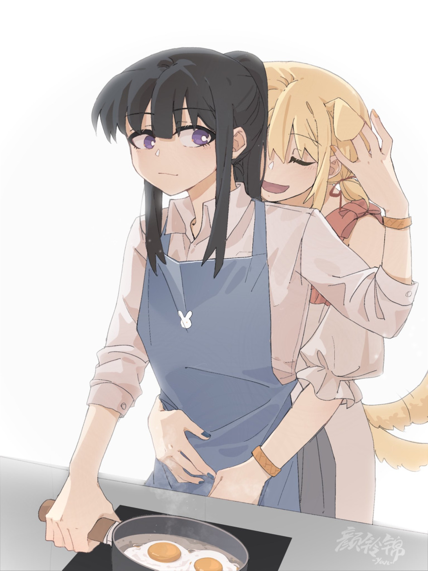 2girls afterimage animal_ears apron black_hair blue_apron blue_nails bracelet bright_pupils chinese_commentary closed_eyes closed_mouth commentary_request cooking couple dog_ears dog_girl dog_tail fried_egg frying_pan hand_on_another's_head highres hug hug_from_behind inoue_takina jewelry long_hair long_sleeves lycoris_recoil multiple_girls nishikigi_chisato off-shoulder_shirt off_shoulder open_mouth ponytail shirt simple_background smile tail tail_wagging violet_eyes white_background white_pupils white_shirt yanlingjinshilihuahua yuri